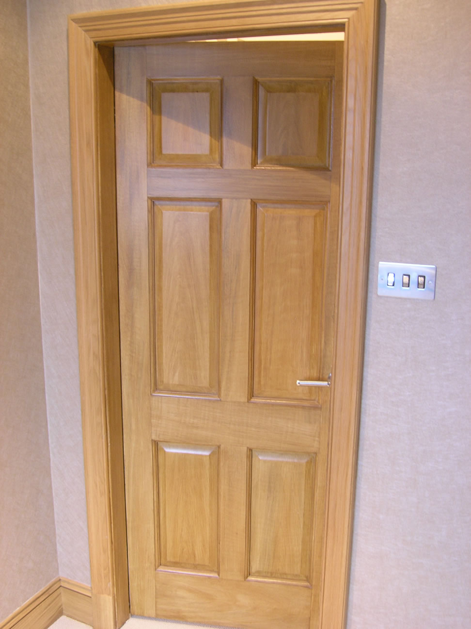 Grained door light oak